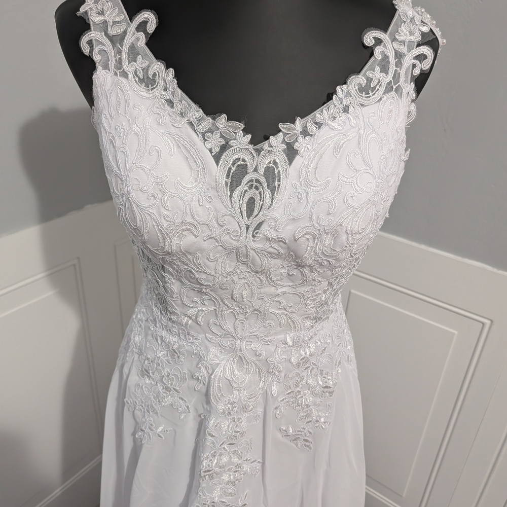 Source Unknown White Lace Maxi Dress with Beaded Embroidery